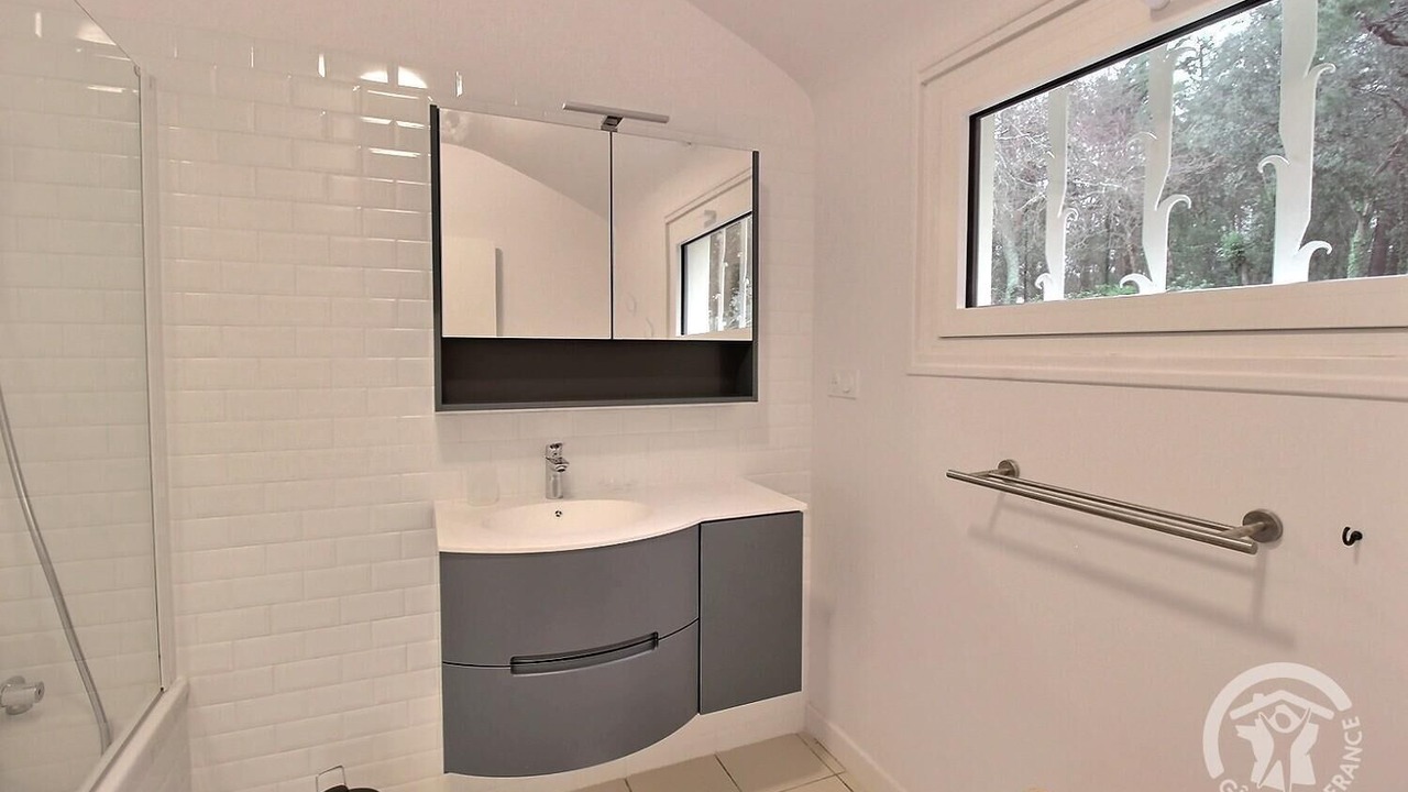 Photo of Bathroom in Tregastel
