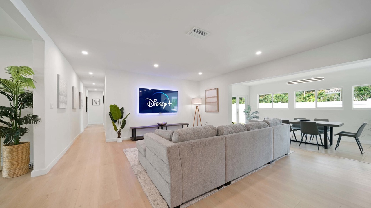 Photo of Livingroom in Biscayne Park