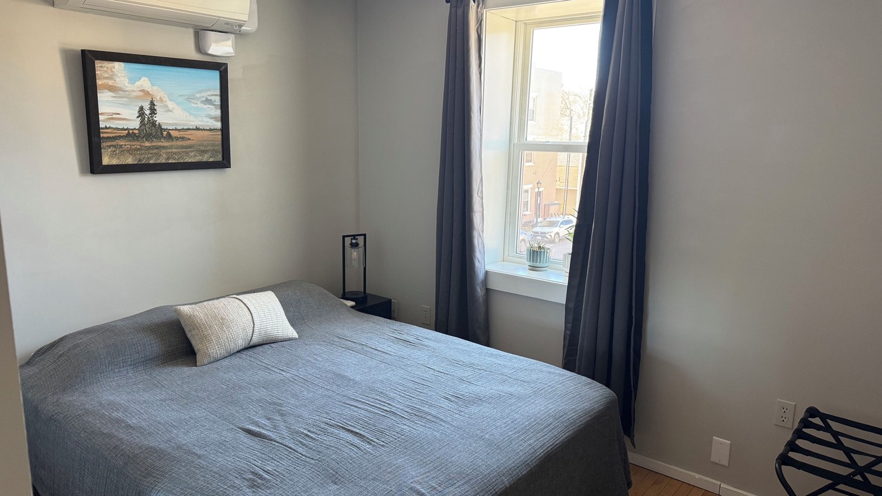 Photo of Bedroom in Lee