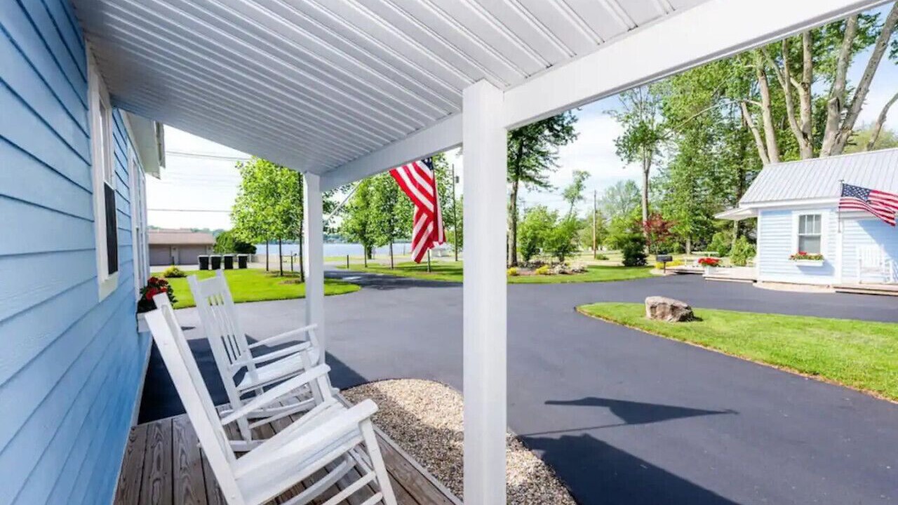 Photo of Patio Balcony in Paw Paw Lake