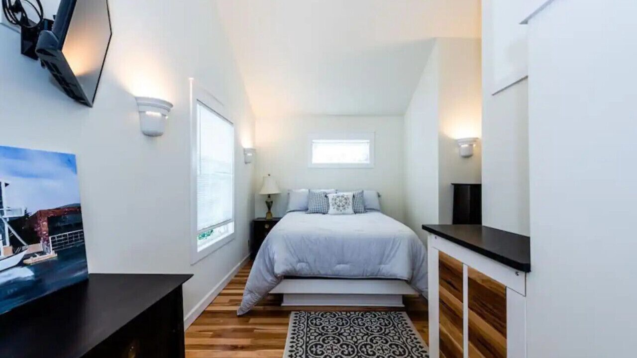 Photo of Bedroom in Paw Paw Lake