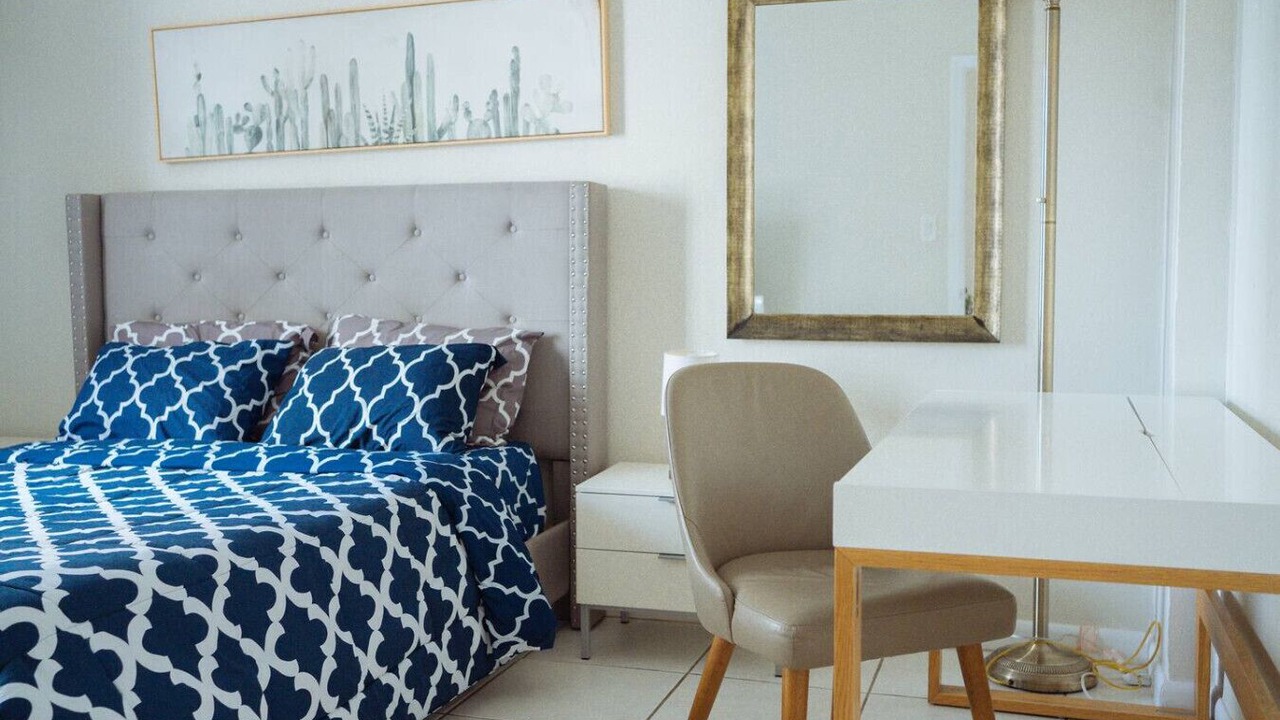 Photo of Bedroom in Mid Beach