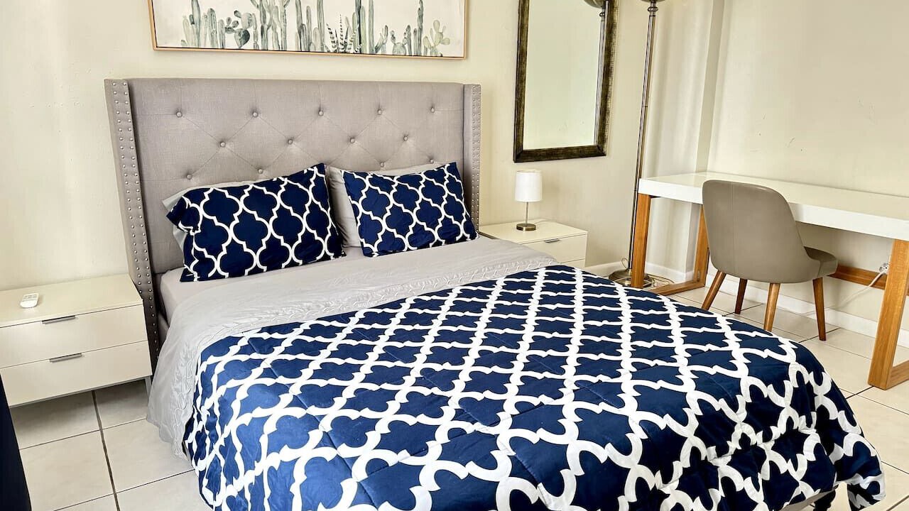 Photo of Bedroom in Mid Beach