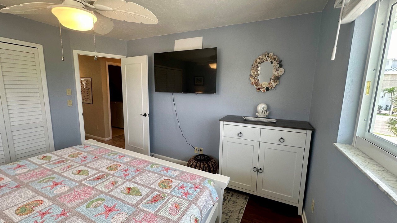 Photo of Bedroom in Laguna Shores