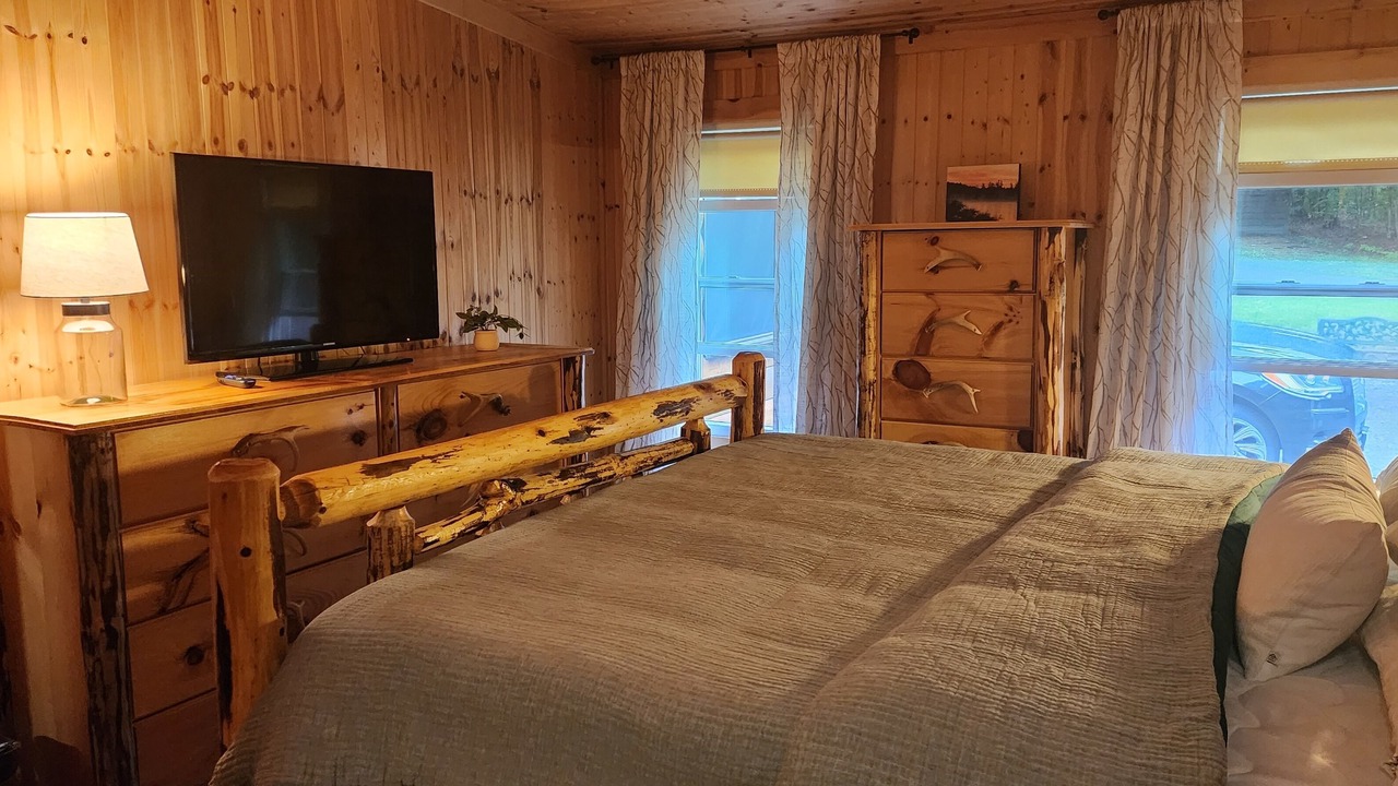 Photo of Bedroom in Inlet