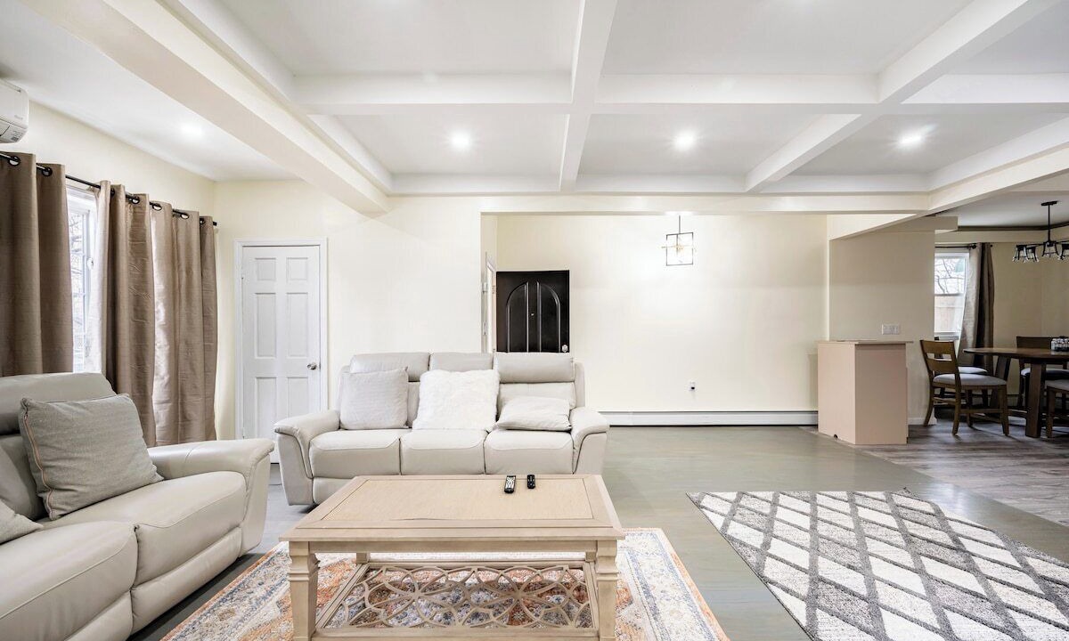 Photo of Bedroom in Jamaica Hills