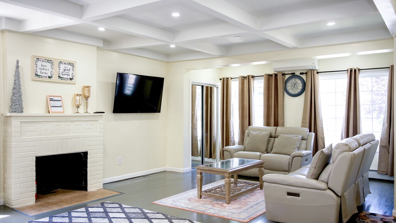 Photo of Bedroom in Jamaica Hills