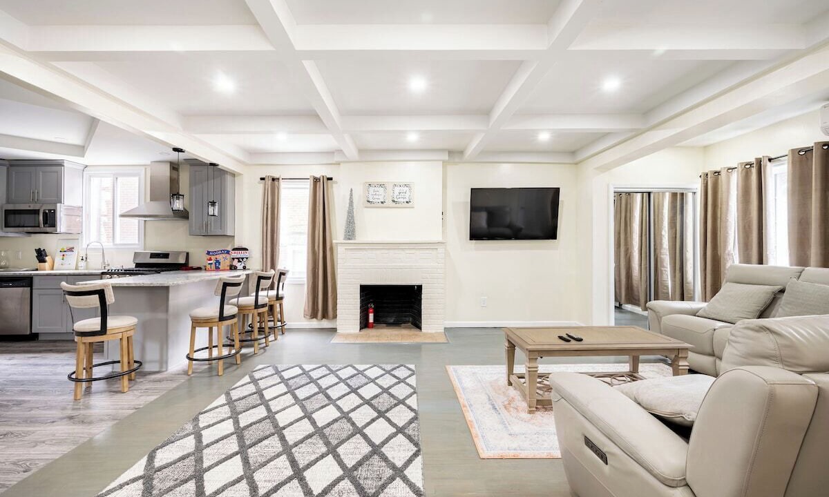 Photo of Bedroom in Jamaica Hills