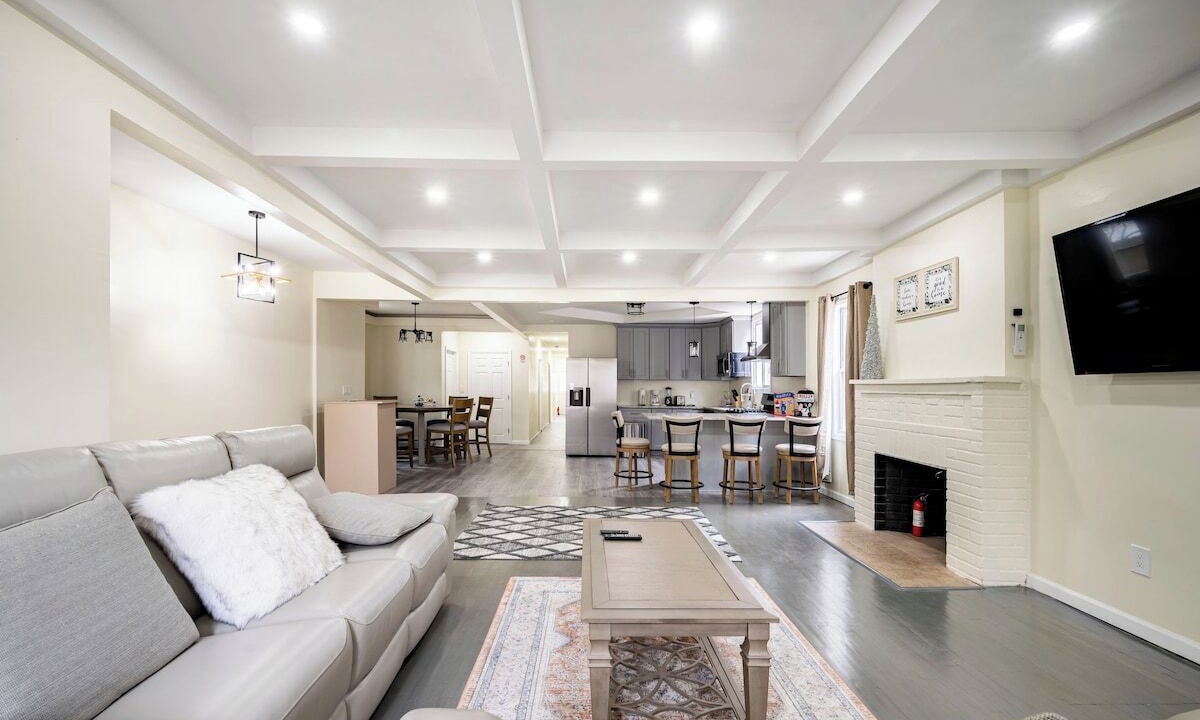 Photo of Bedroom in Jamaica Hills