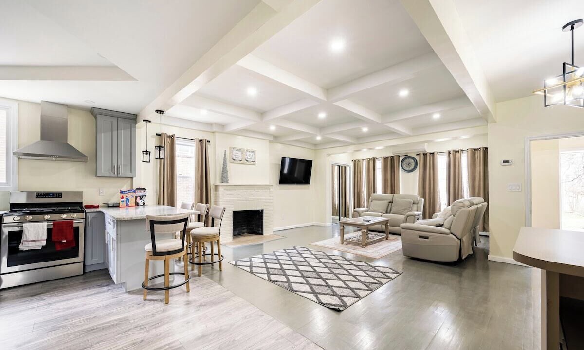 Photo of Bedroom in Jamaica Hills