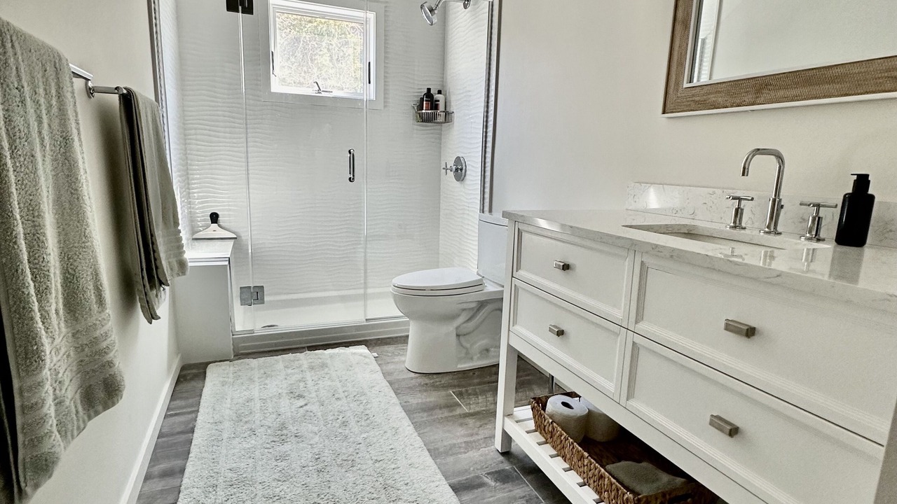 Photo of Bathroom in Bay Shore