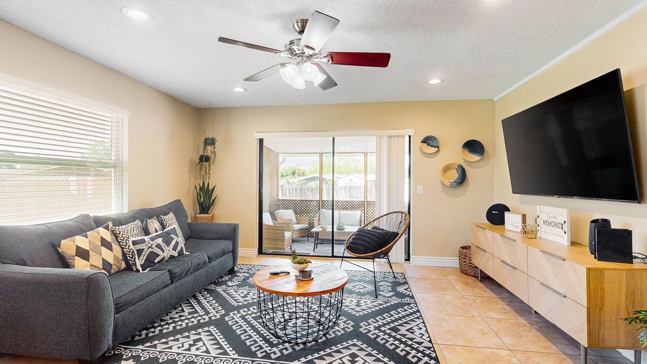 Photo of Livingroom in College Green Estates