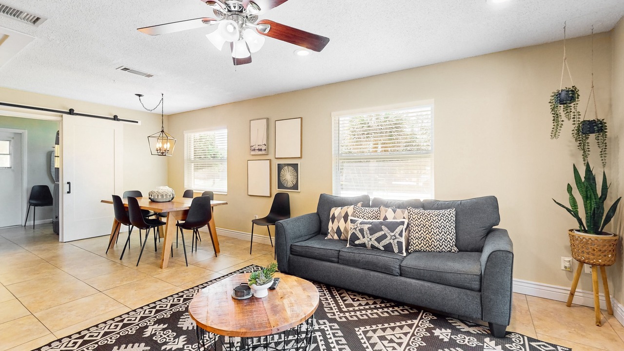 Photo of Livingroom in College Green Estates