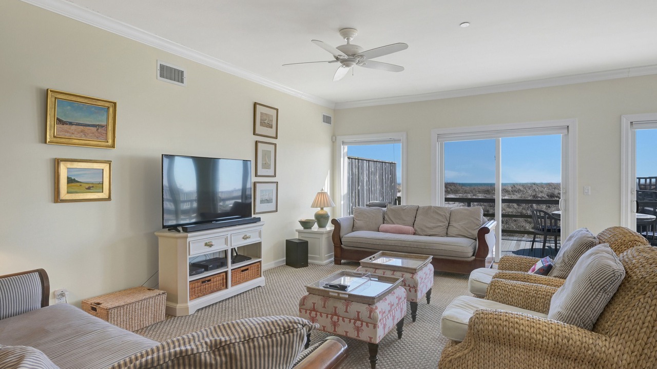 Photo of Livingroom in West Hampton Dunes