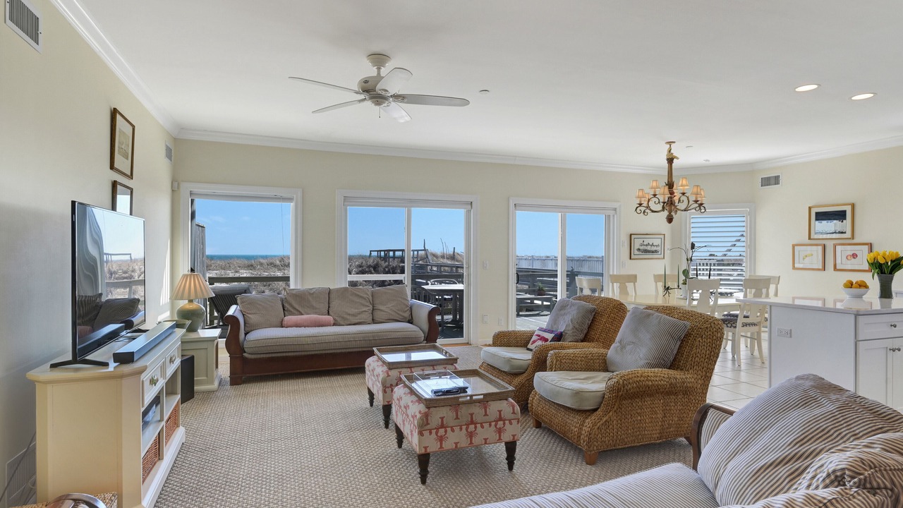 Photo of Livingroom in West Hampton Dunes