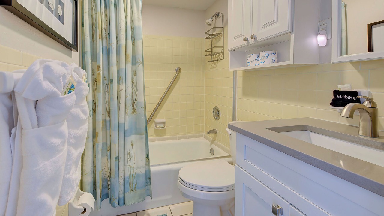 Photo of Bathroom in Golden Beach