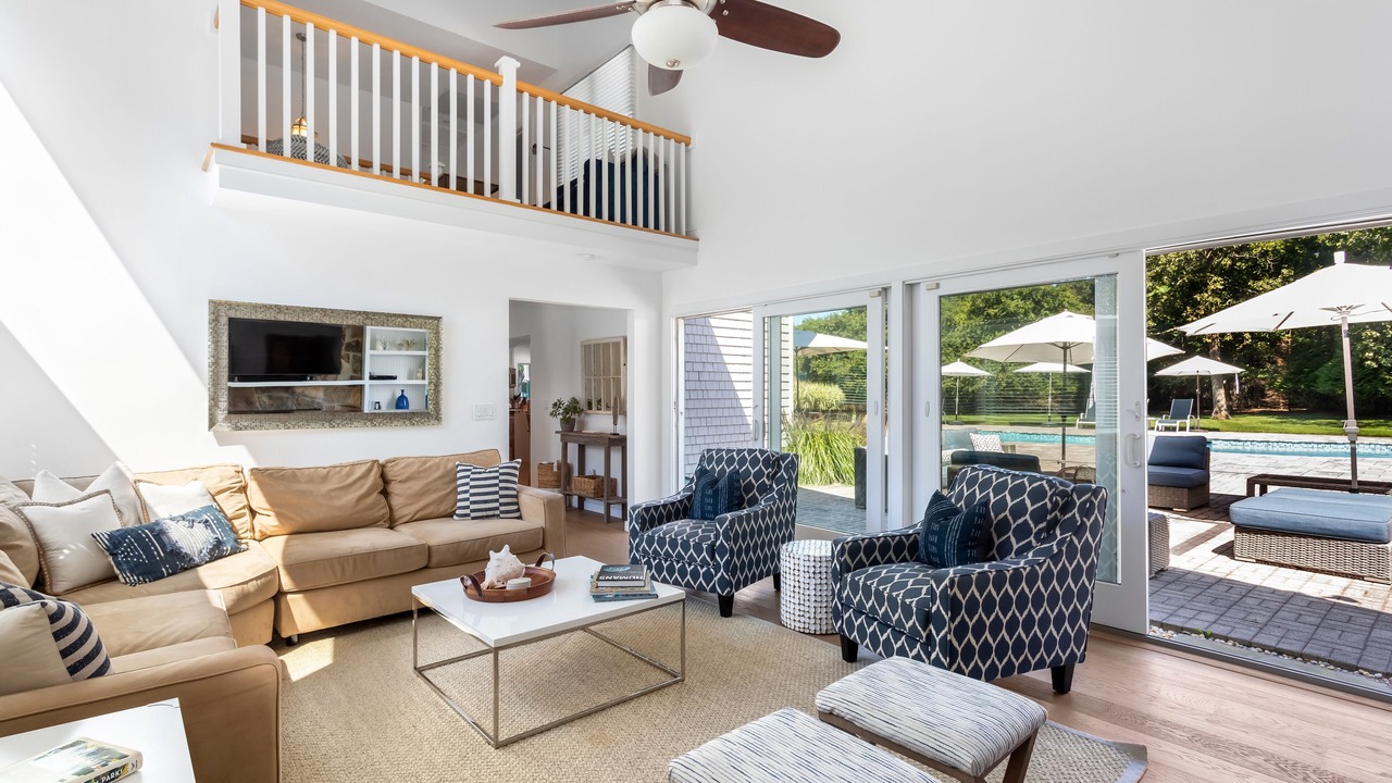 Photo of Livingroom in Speonk