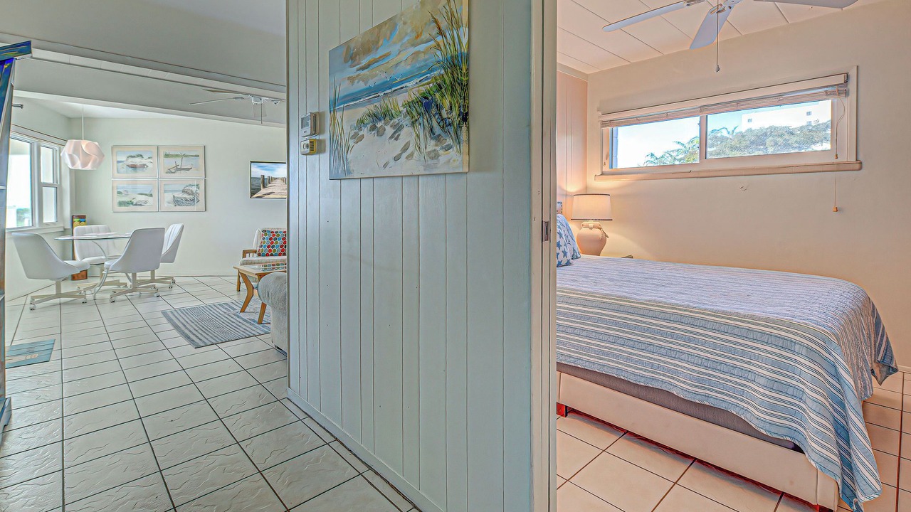 Photo of Bedroom in Golden Beach