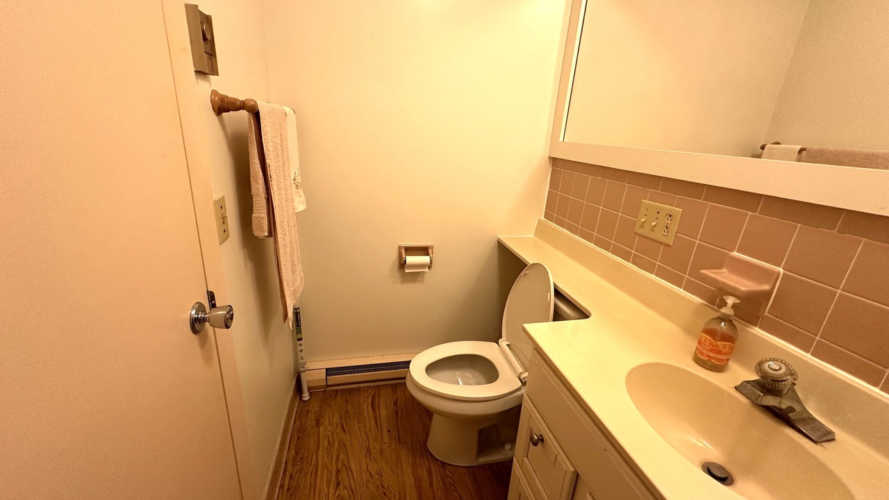 Photo of Bathroom in Grissom - Highland