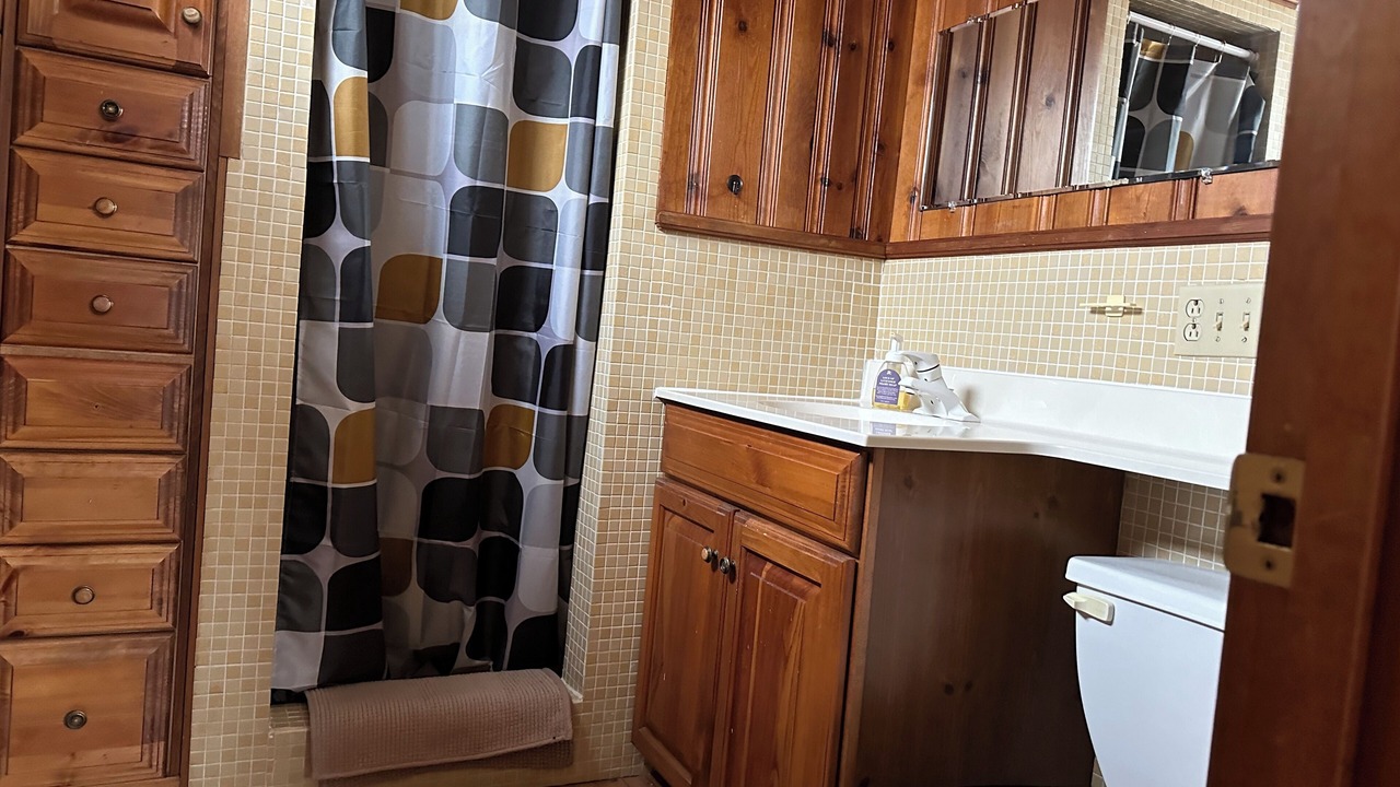 Photo of Bathroom in Grissom - Highland