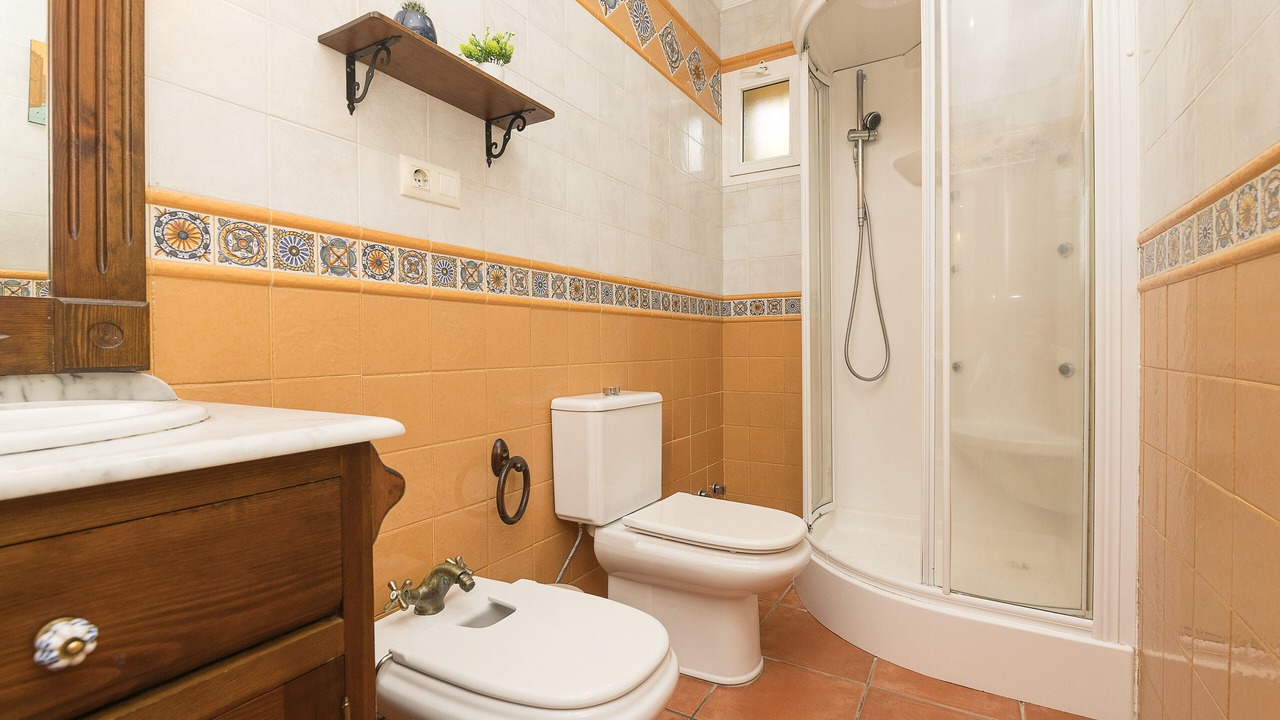 Photo of Bathroom in La Linea de la Concepcion