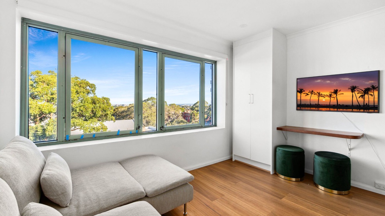 Photo of Livingroom in Newtown