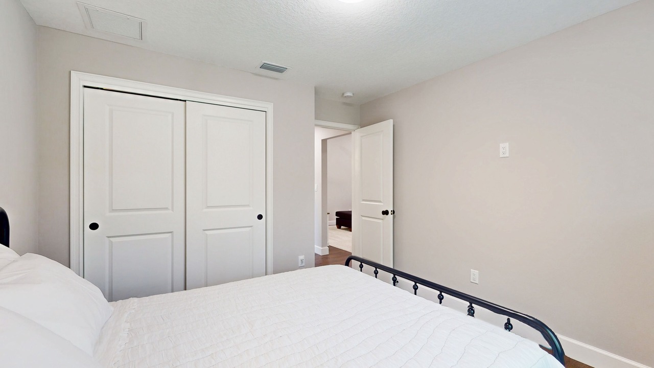 Photo of Bedroom in Brooksville