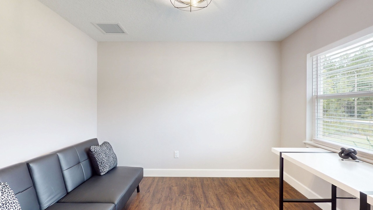 Photo of Livingroom in Brooksville