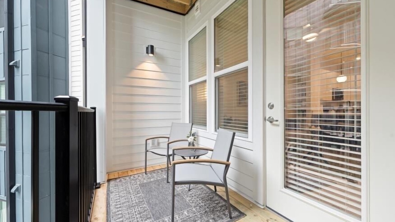 Photo of Patio Balcony in Monroe Ward