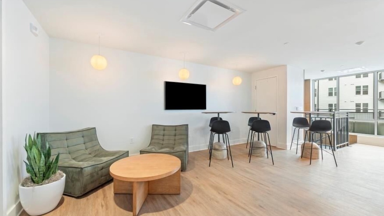 Photo of Livingroom in Monroe Ward