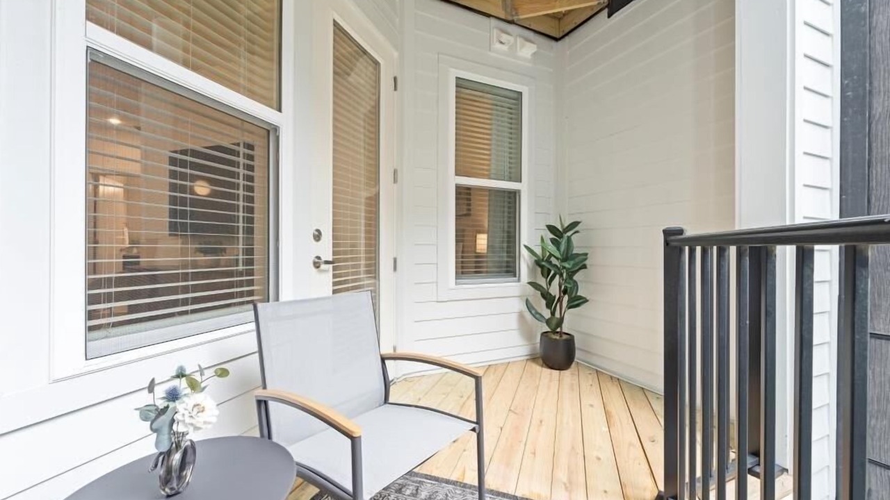 Photo of Patio Balcony in Monroe Ward