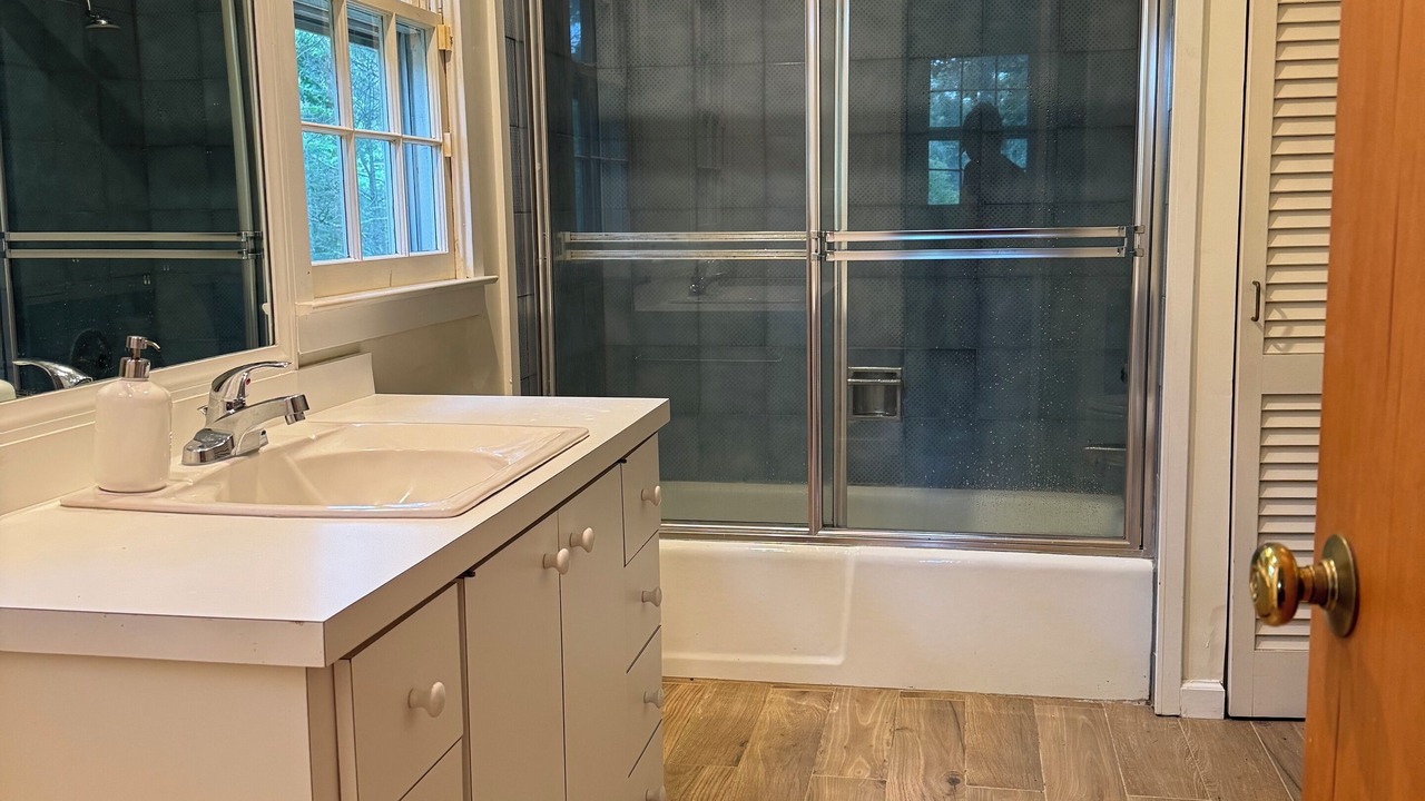 Photo of Bathroom in Amagansett North
