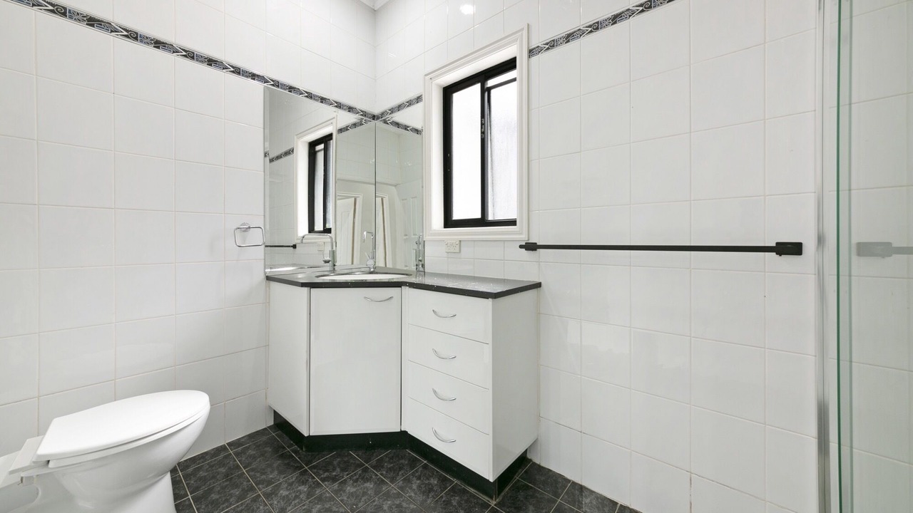 Photo of Bathroom in Acacia Gardens