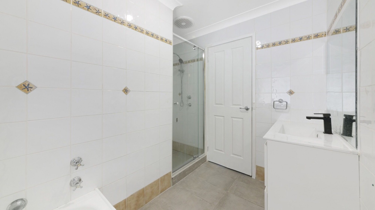 Photo of Bathroom in Acacia Gardens