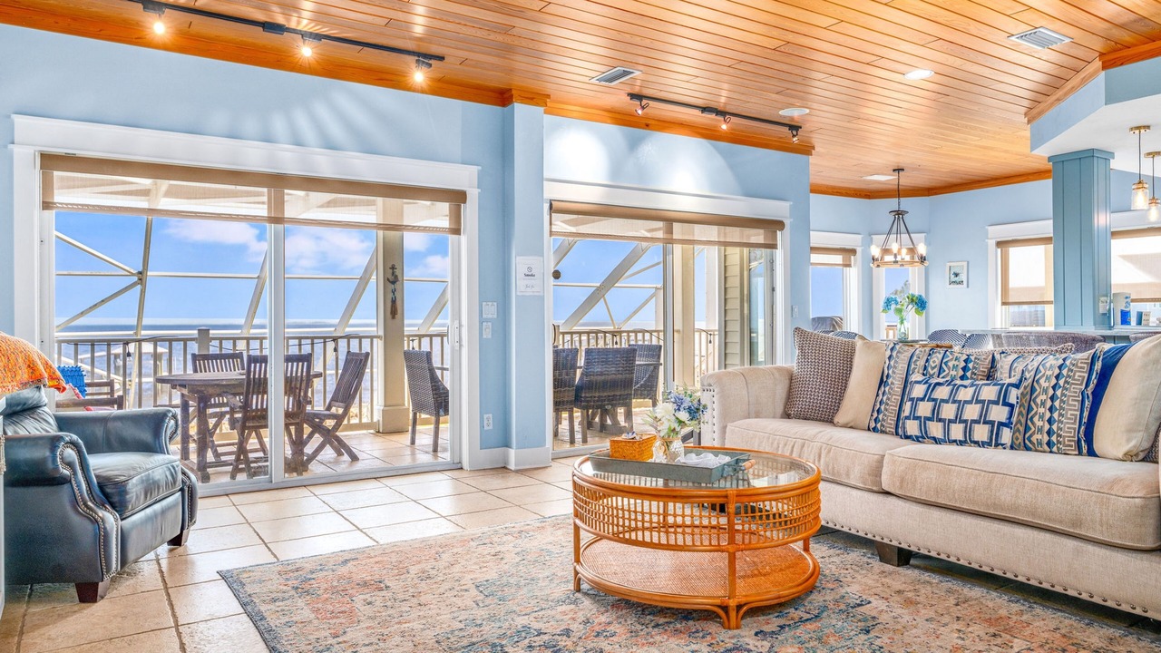Photo of Livingroom in Carrabelle
