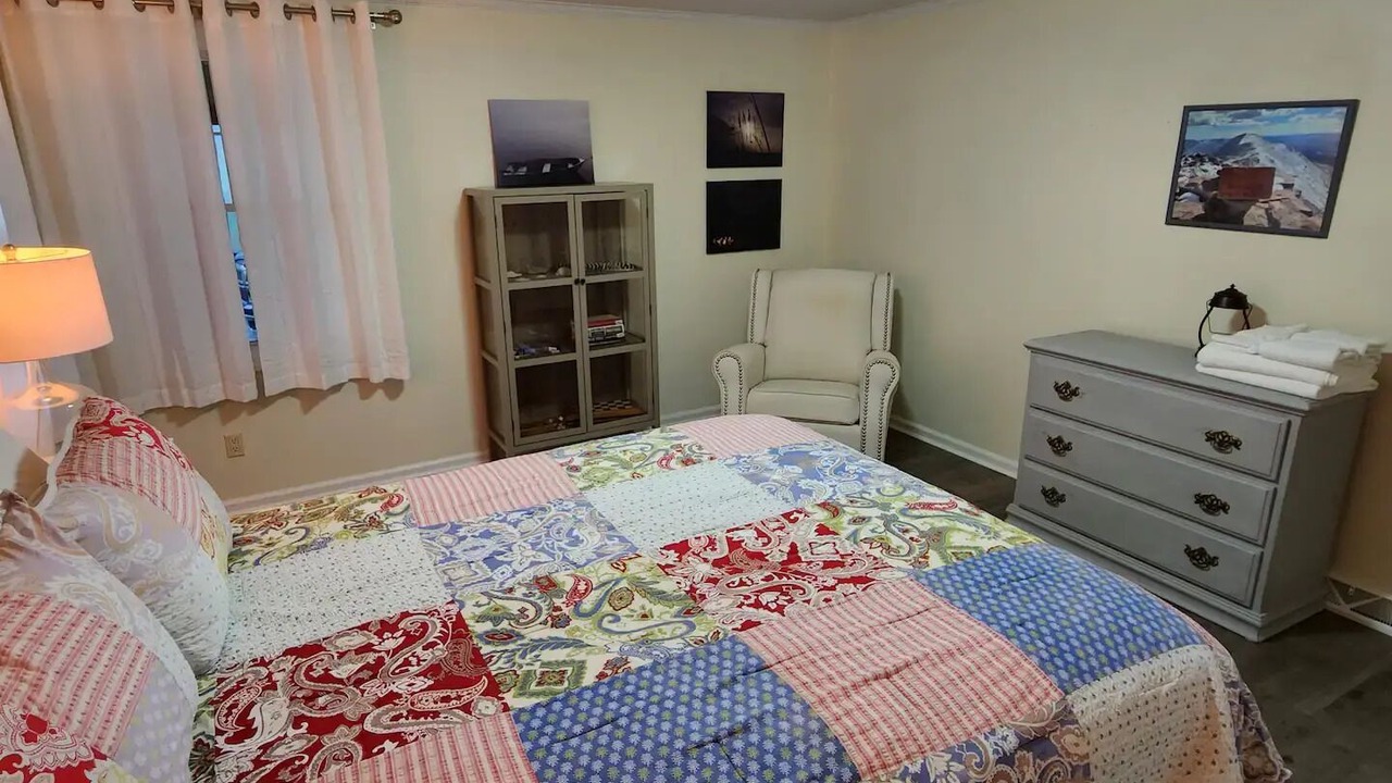 Photo of Bedroom in Burnt Chimney