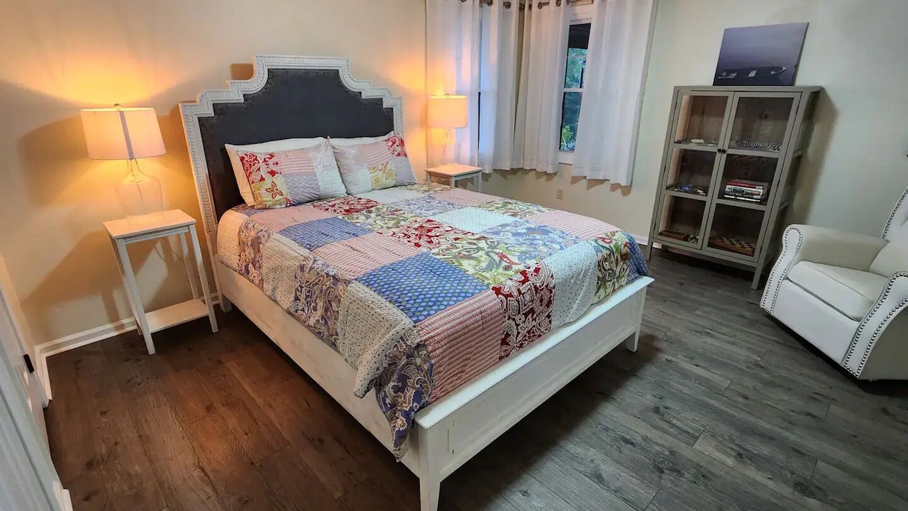 Photo of Bedroom in Burnt Chimney