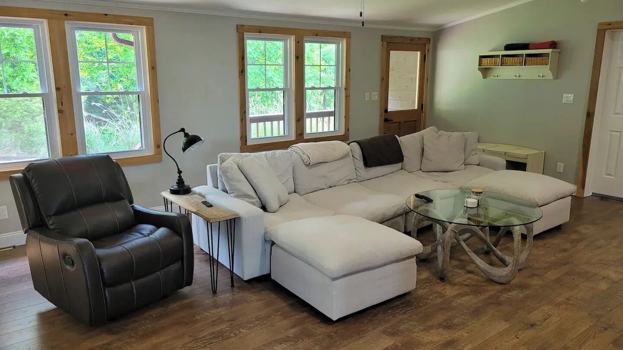 Photo of Livingroom in Burnt Chimney