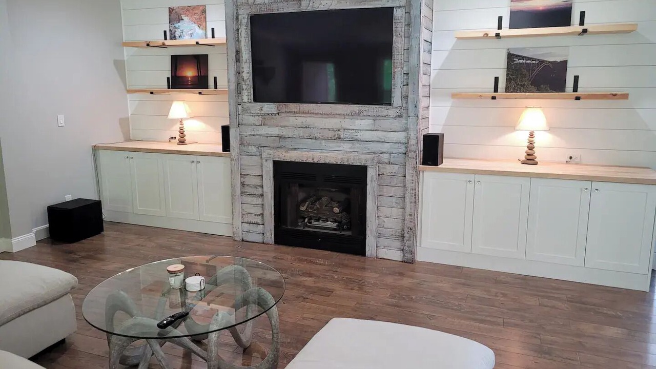 Photo of Livingroom in Burnt Chimney
