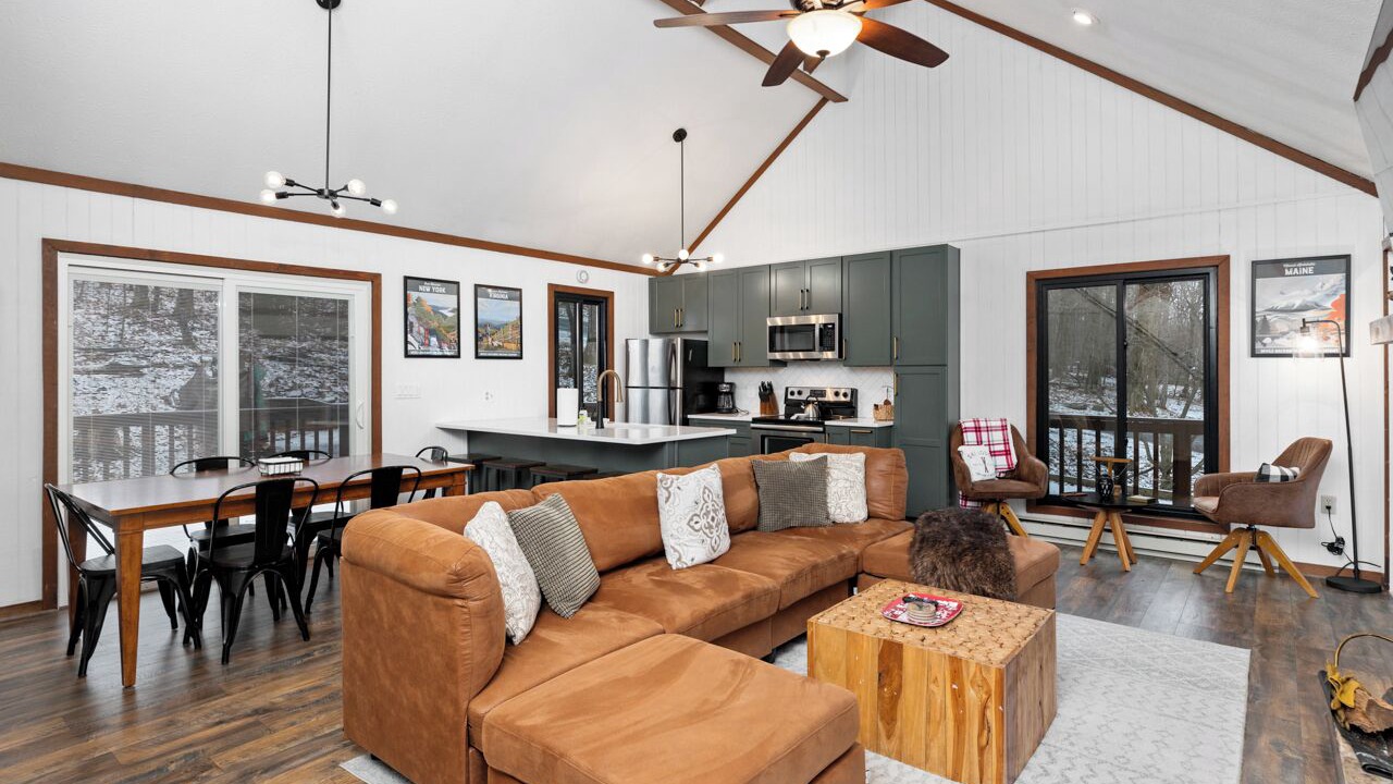 Photo of Livingroom in Nellysford