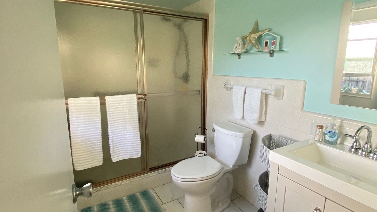 Photo of Bathroom in Cocoa Isles