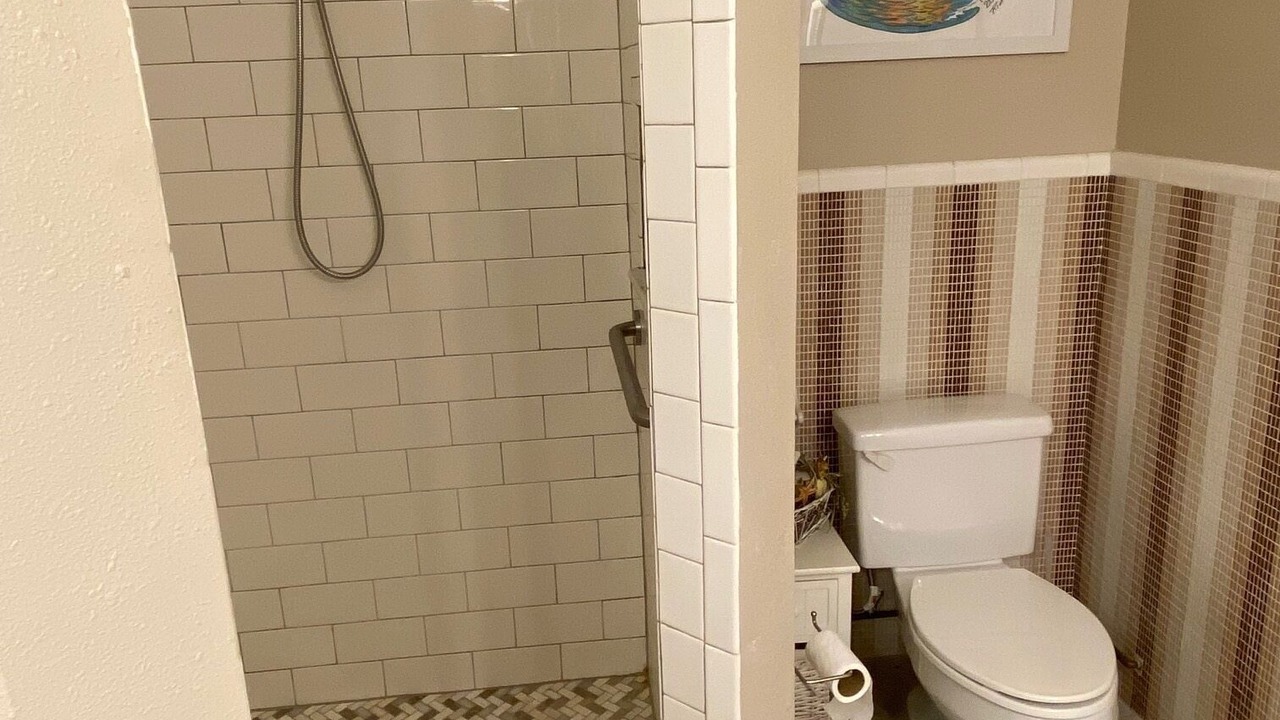 Photo of Bathroom in Cocoa Isles