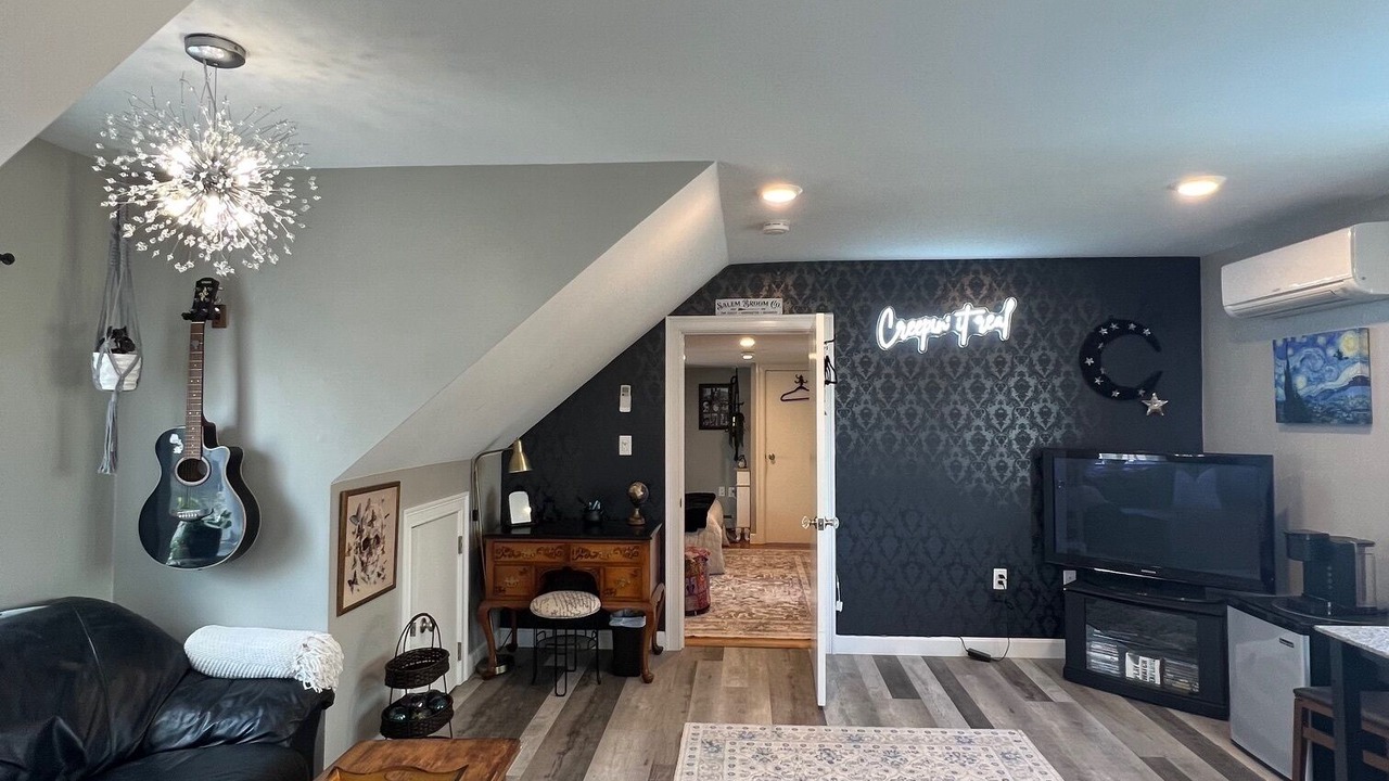 Photo of Livingroom in Salem