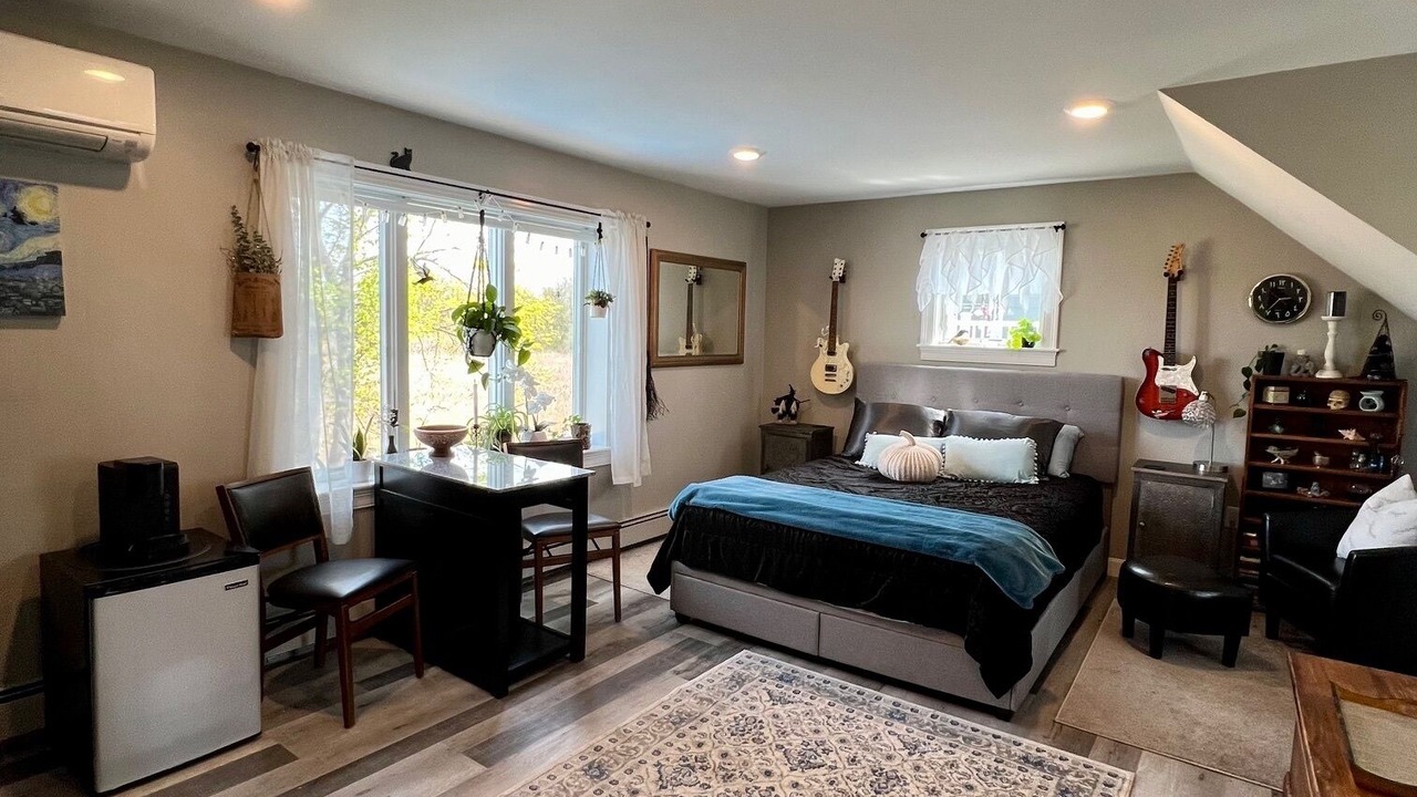 Photo of Bedroom in Salem