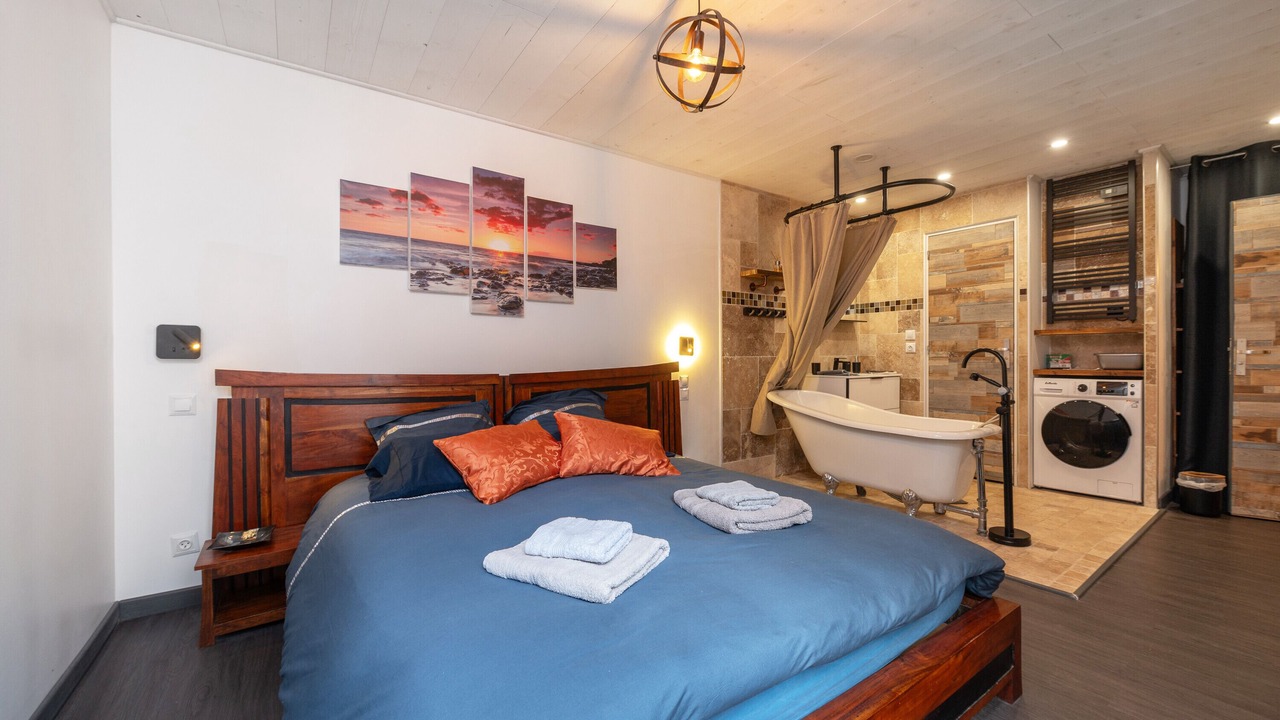 Photo of Bedroom in Meslan