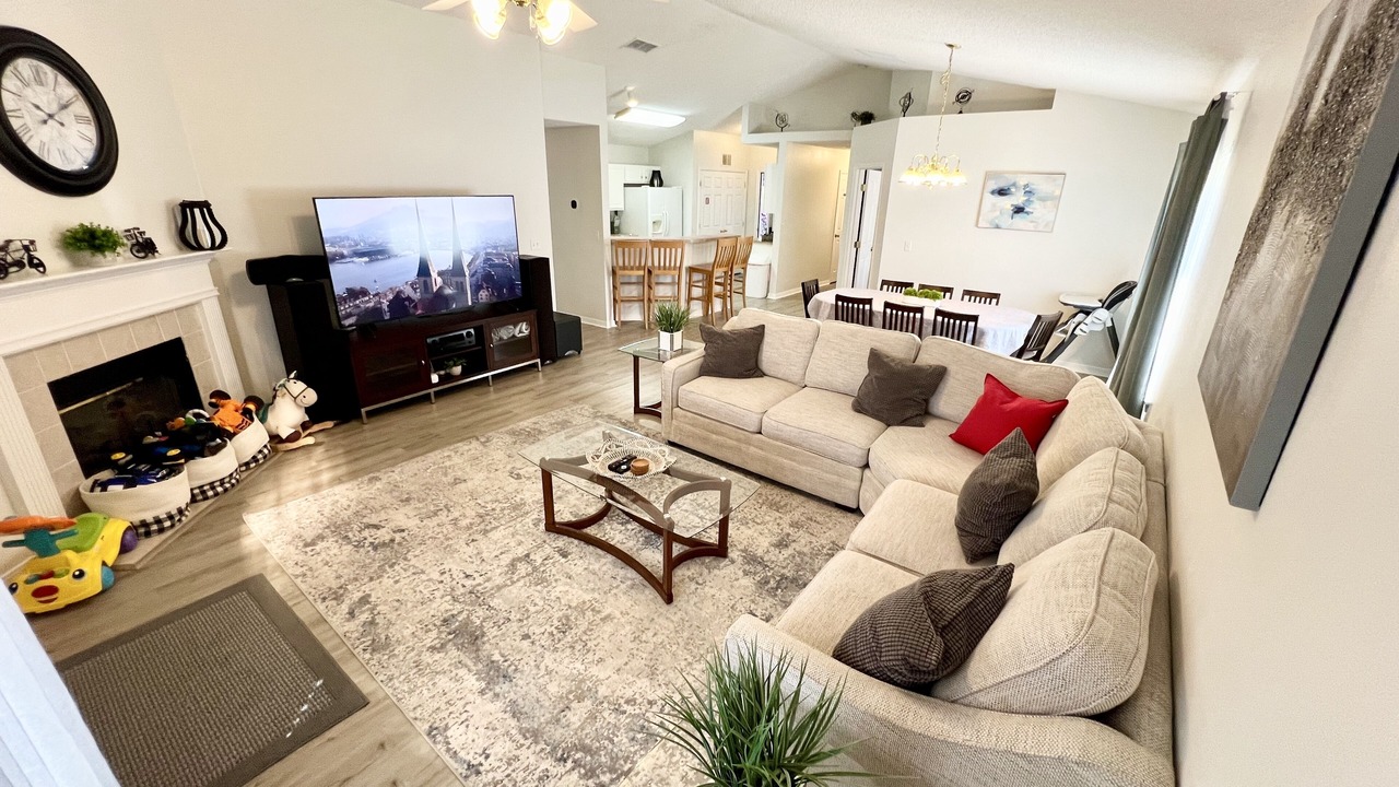 Photo of Livingroom in Westside