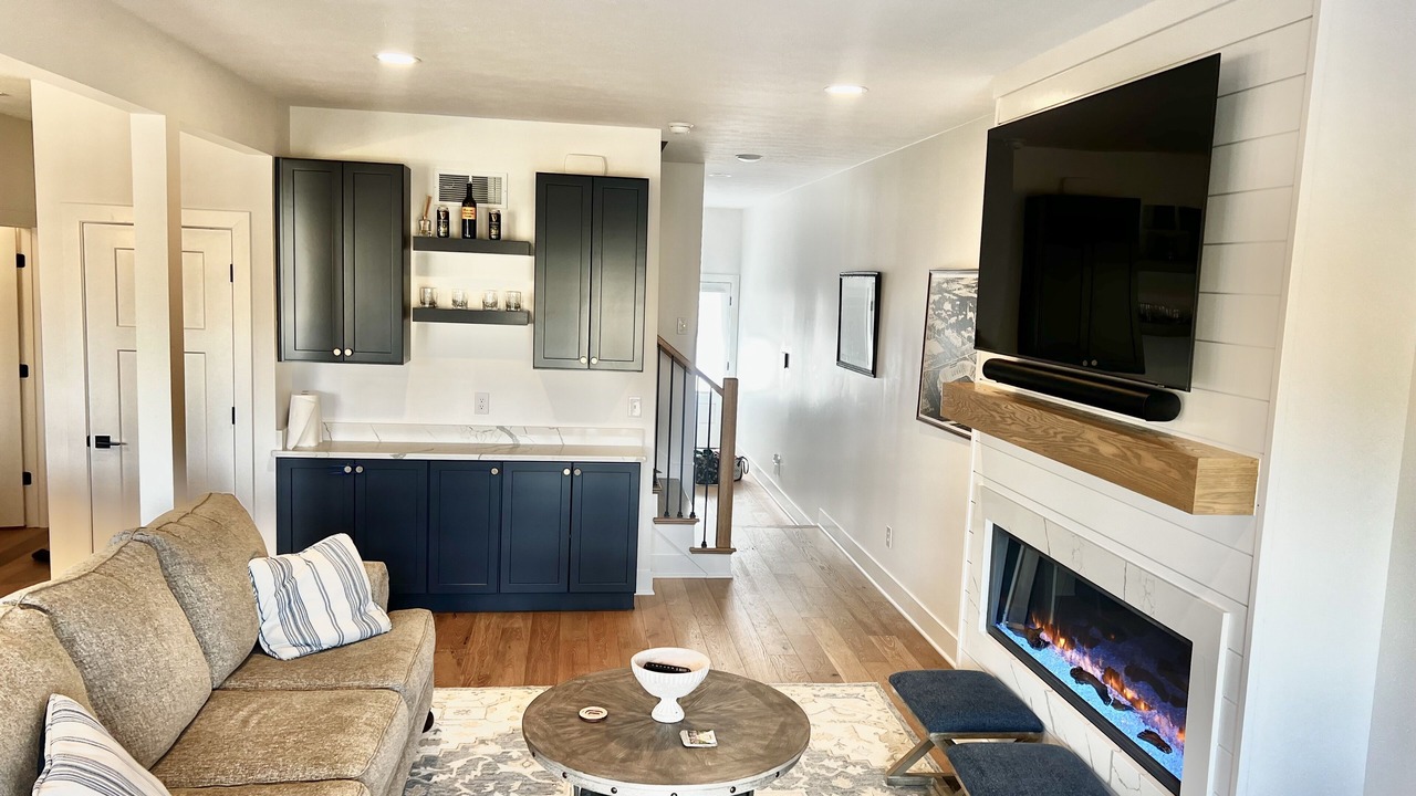 Photo of Livingroom in Wooded Estates