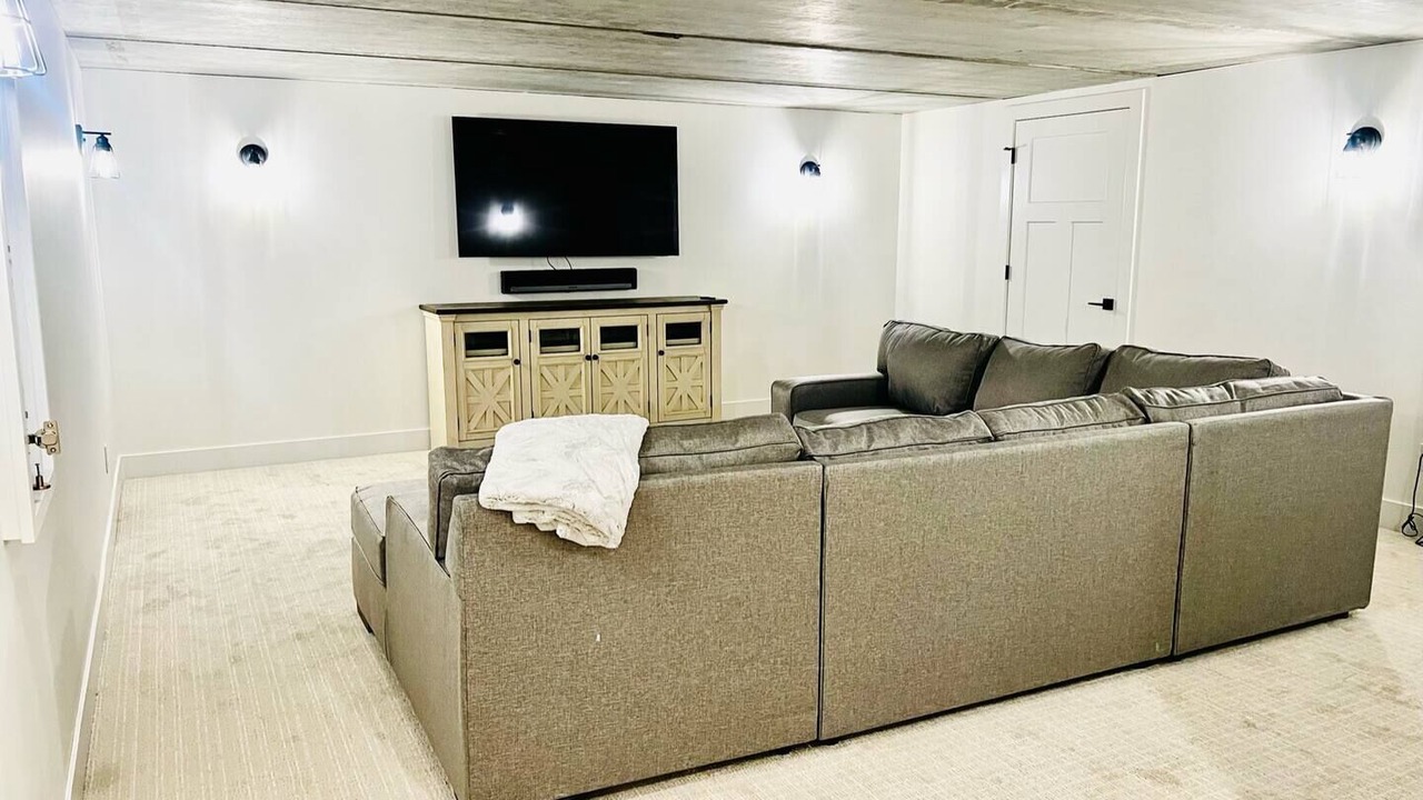 Photo of Livingroom in Wooded Estates
