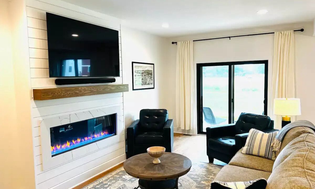 Photo of Livingroom in Wooded Estates