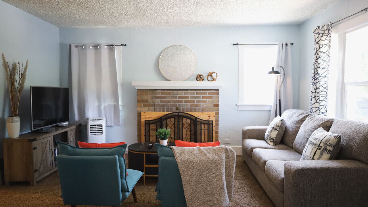Photo of Livingroom in Downtown Klamath Falls